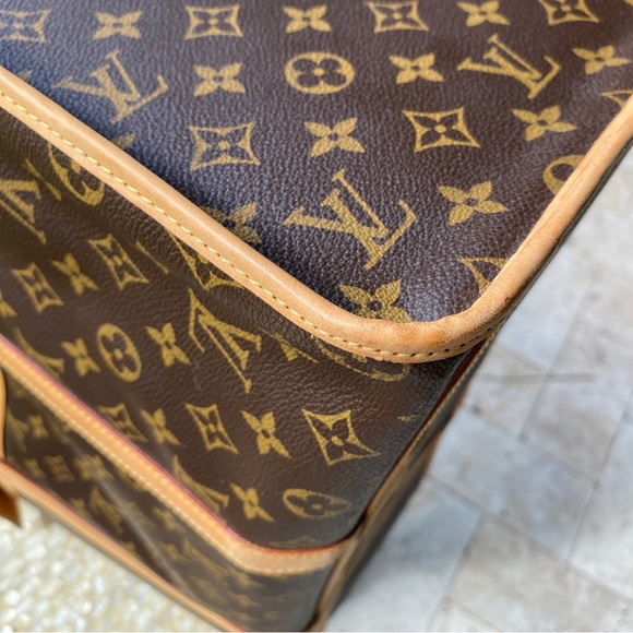 Louis Vuitton Pet Carrier - Picture 12 of 15